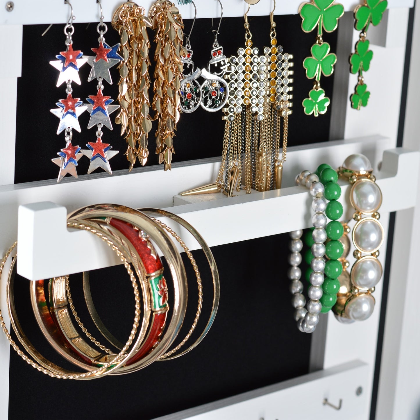 Full Mirror Fashion Jewelry Storage Cabinet With Led Light. Can also Be Hung On The Door Or Wall
